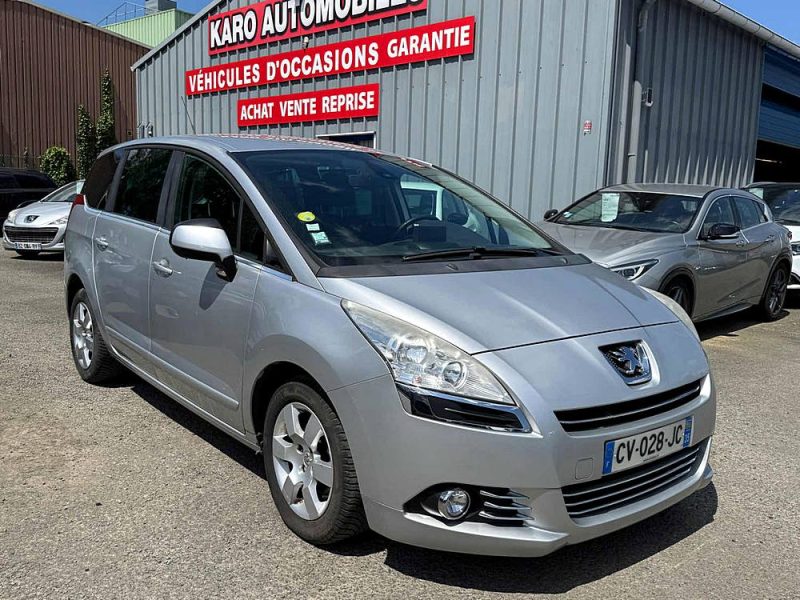 PEUGEOT 5008 1.6 HDI 110 BOITE AUTO