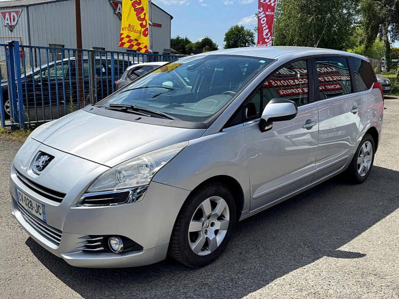 PEUGEOT 5008 1.6 HDI 110 BOITE AUTO