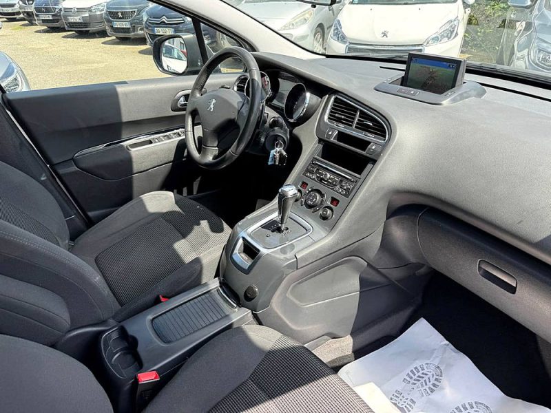 PEUGEOT 5008 1.6 HDI 110 BOITE AUTO