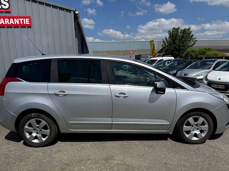 PEUGEOT 5008 1.6 HDI 110 BOITE AUTO