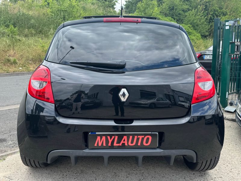 MAGNIFIQUE RENAULT CLIO III RS