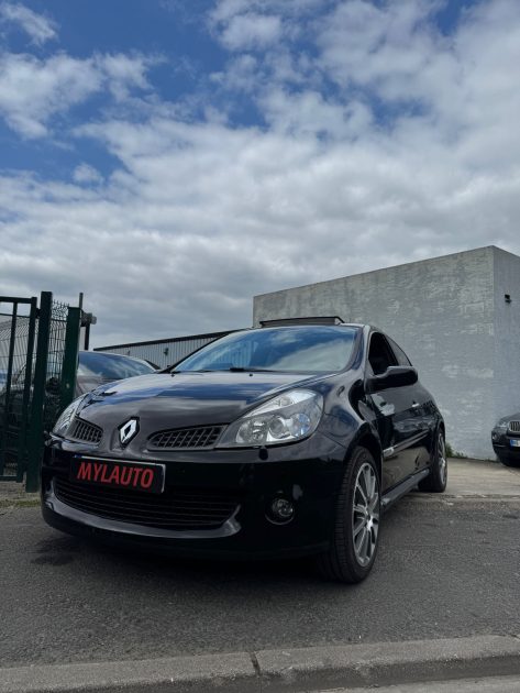 MAGNIFIQUE RENAULT CLIO III RS
