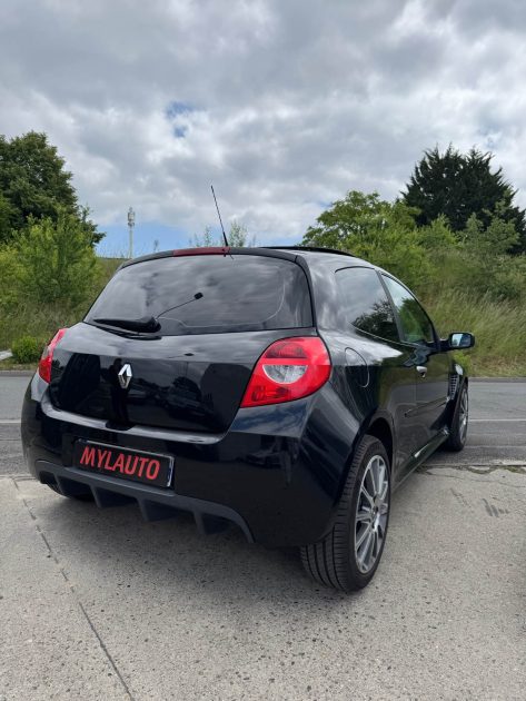 MAGNIFIQUE RENAULT CLIO III RS