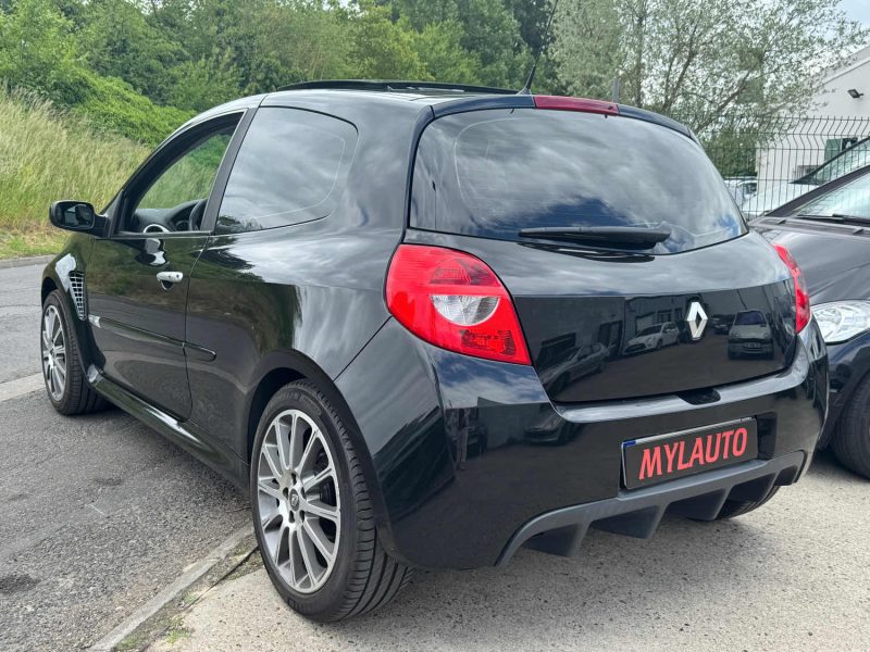 MAGNIFIQUE RENAULT CLIO III RS