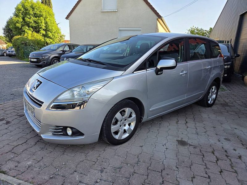 PEUGEOT 5008 2012