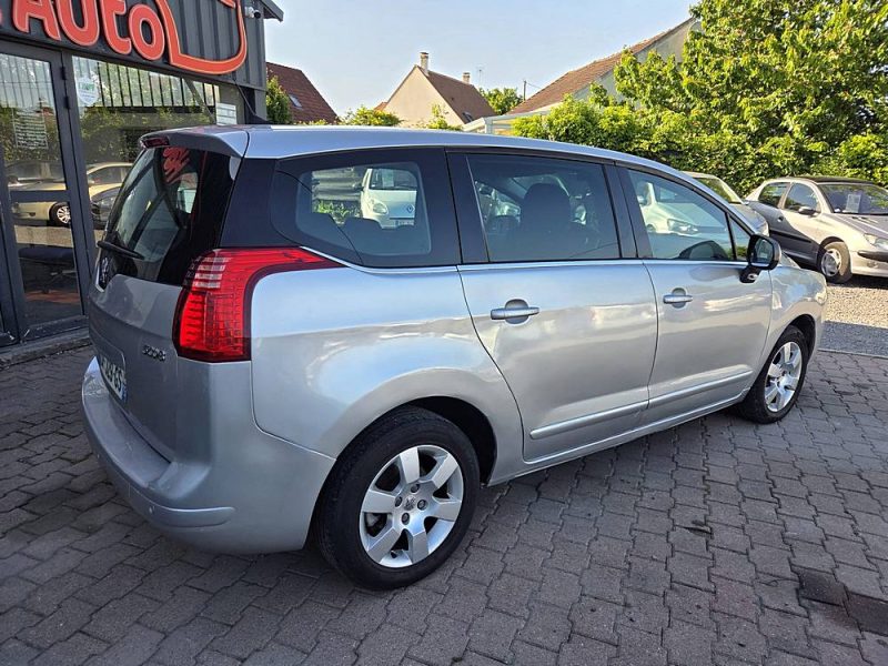 PEUGEOT 5008 2012
