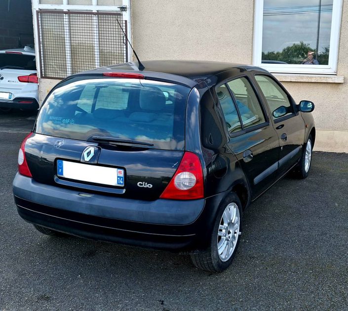 RENAULT CLIO 2002