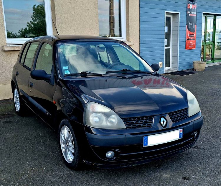 RENAULT CLIO 2002