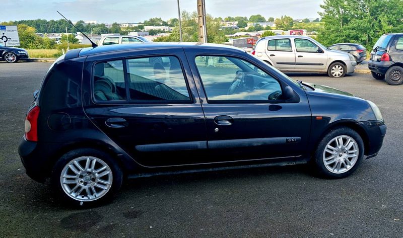 RENAULT CLIO 2002