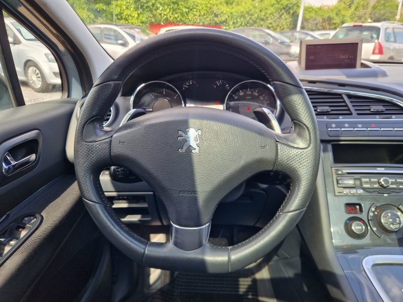 PEUGEOT 5008 2011