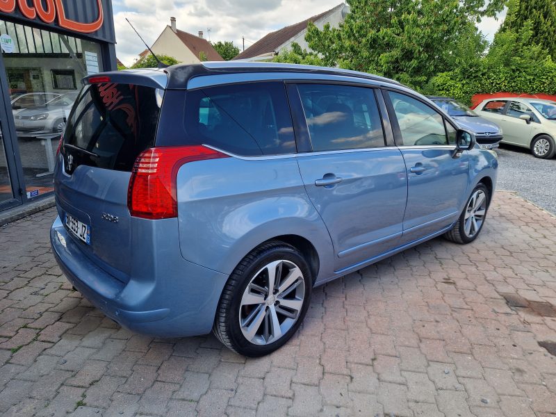 PEUGEOT 5008 2011