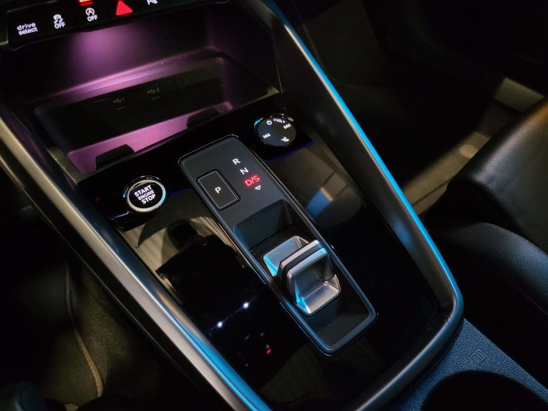 AUDI A3 SPORTBACK 30 TFSI 110CV MILD HYBRID / TOIT OUVRANT / SIEGES CHAUFFANTS / CAMERA RECUL / CARP