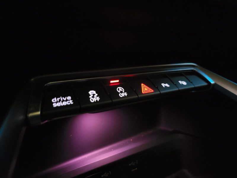 AUDI A3 SPORTBACK 30 TFSI 110CV MILD HYBRID / TOIT OUVRANT / SIEGES CHAUFFANTS / CAMERA RECUL / CARP