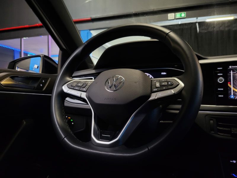 VOLKSWAGEN POLO 1.0 TSI 95CV DSG 7 R-LINE / IQ LIGHT + CAMERA + REGULATEUR ADAPTATIF /