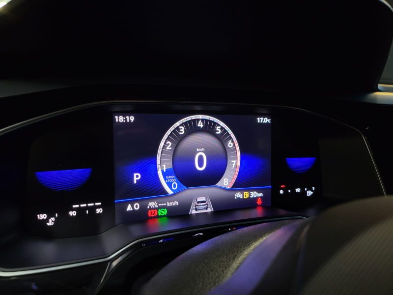 VOLKSWAGEN POLO 1.0 TSI 95CV DSG 7 R-LINE / IQ LIGHT + CAMERA + REGULATEUR ADAPTATIF /