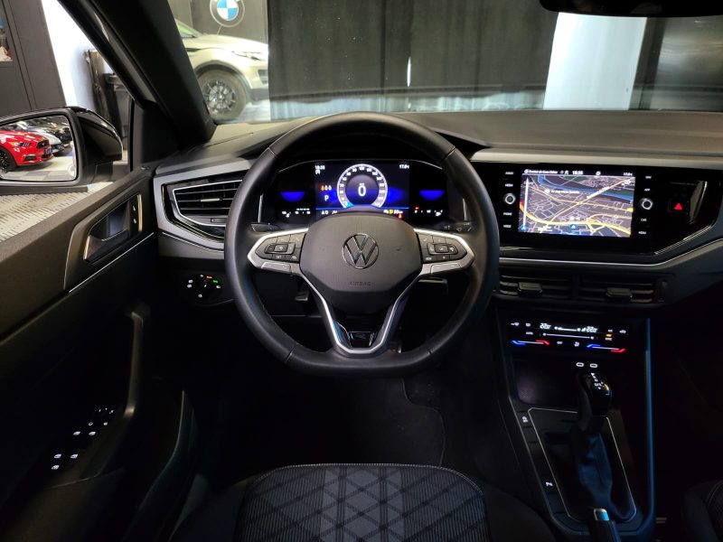 VOLKSWAGEN POLO 1.0 TSI 95CV DSG 7 R-LINE / IQ LIGHT + CAMERA + REGULATEUR ADAPTATIF /