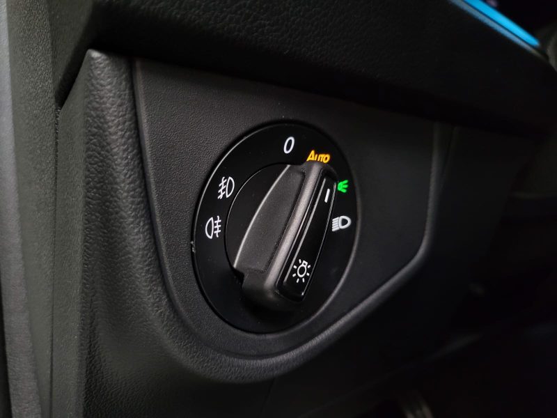 VOLKSWAGEN POLO 1.0 TSI 95CV DSG 7 R-LINE / IQ LIGHT + CAMERA + REGULATEUR ADAPTATIF /