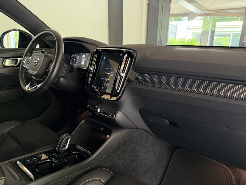 VOLVO XC40 D4 190 CV AWD R-DESIGN Geartronic 8