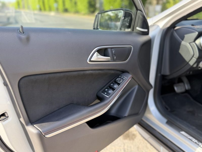 GLA 45 AMG 4-MATIC SpeedShift Toit Ouvrant / Ceinture Rouge / Paiement 4X ou 10X Possible