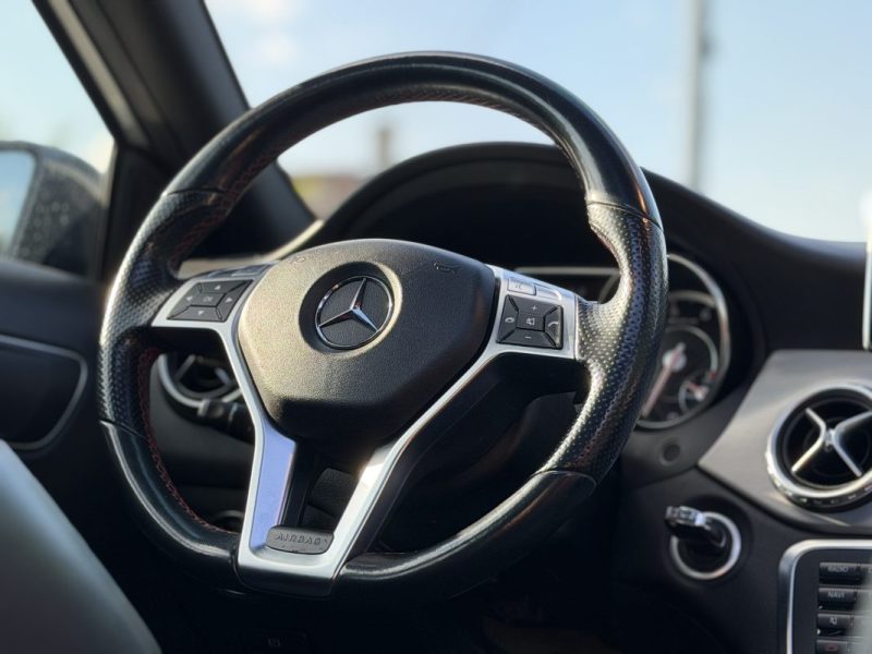 GLA 45 AMG 4-MATIC SpeedShift Toit Ouvrant / Ceinture Rouge / Paiement 4X ou 10X Possible