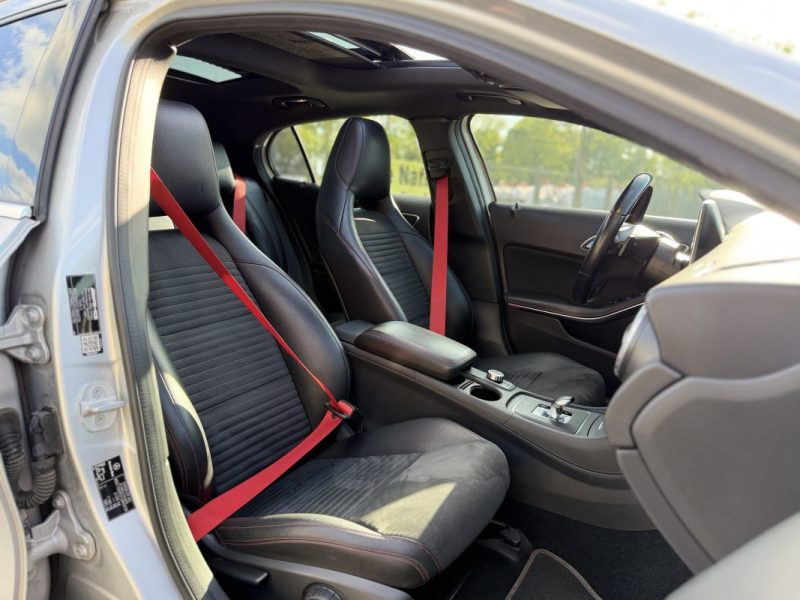 GLA 45 AMG 4-MATIC SpeedShift Toit Ouvrant / Ceinture Rouge / Paiement 4X ou 10X Possible