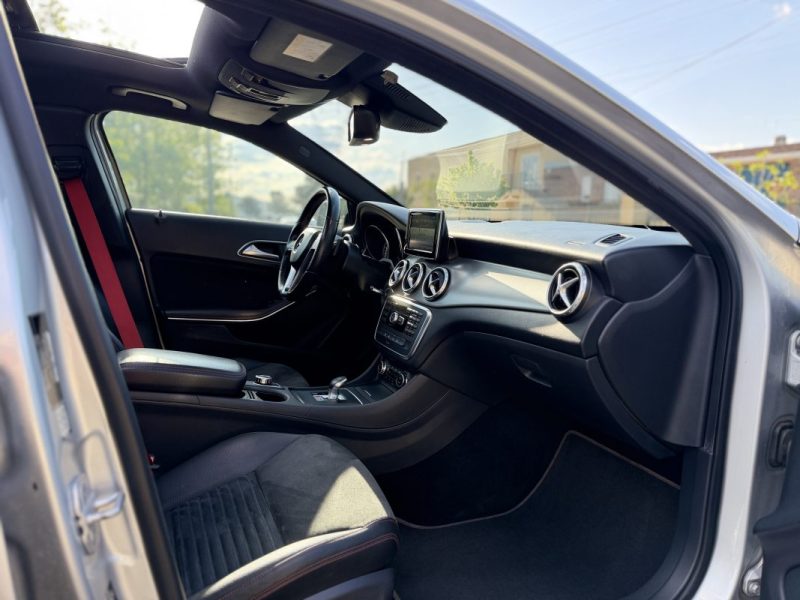 GLA 45 AMG 4-MATIC SpeedShift Toit Ouvrant / Ceinture Rouge / Paiement 4X ou 10X Possible