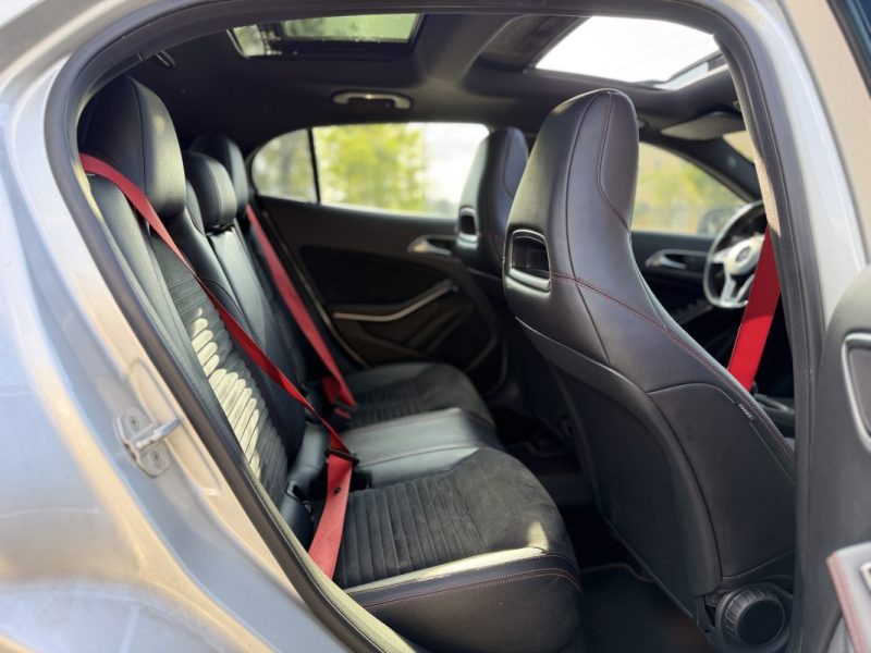 GLA 45 AMG 4-MATIC SpeedShift Toit Ouvrant / Ceinture Rouge / Paiement 4X ou 10X Possible