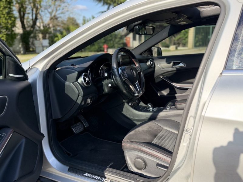 GLA 45 AMG 4-MATIC SpeedShift Toit Ouvrant / Ceinture Rouge / Paiement 4X ou 10X Possible