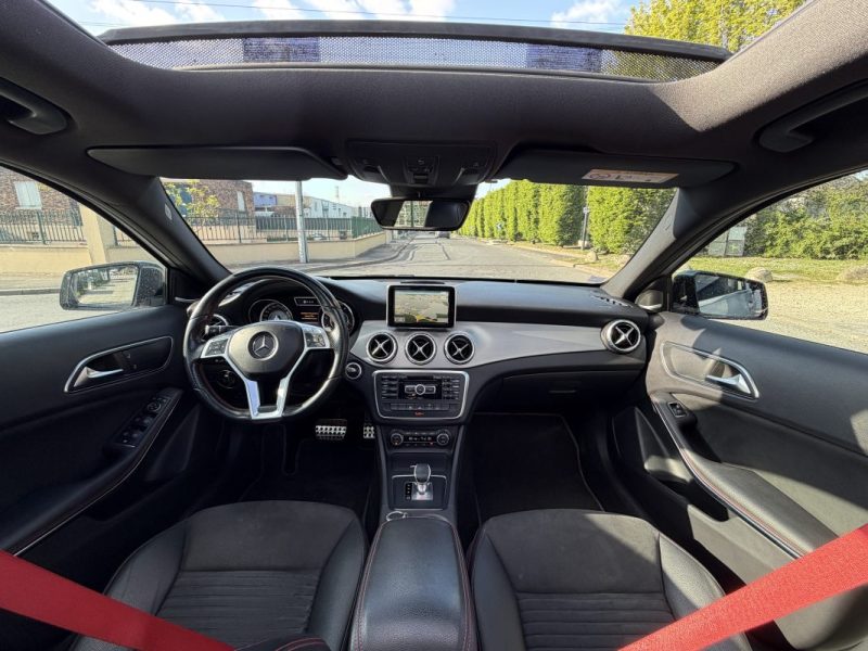 GLA 45 AMG 4-MATIC SpeedShift Toit Ouvrant / Ceinture Rouge / Paiement 4X ou 10X Possible
