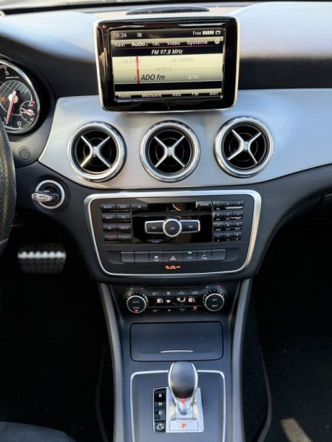 GLA 45 AMG 4-MATIC SpeedShift Toit Ouvrant / Ceinture Rouge / Paiement 4X ou 10X Possible