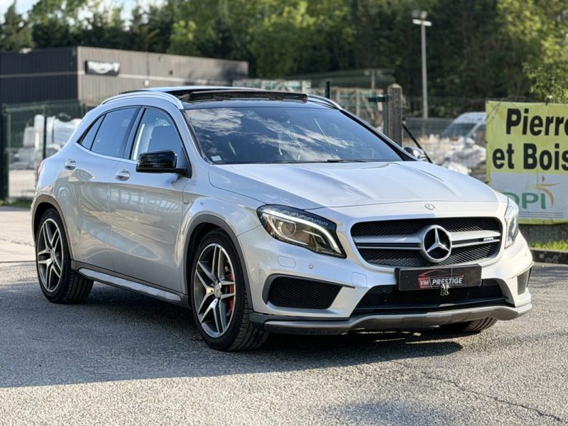 GLA 45 AMG 4-MATIC SpeedShift Toit Ouvrant / Ceinture Rouge / Paiement 4X ou 10X Possible