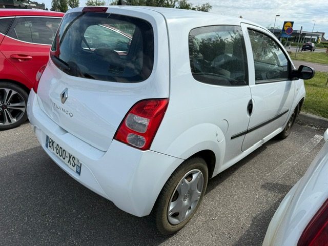LOT MARCHAND  207 / TWINGO  2001