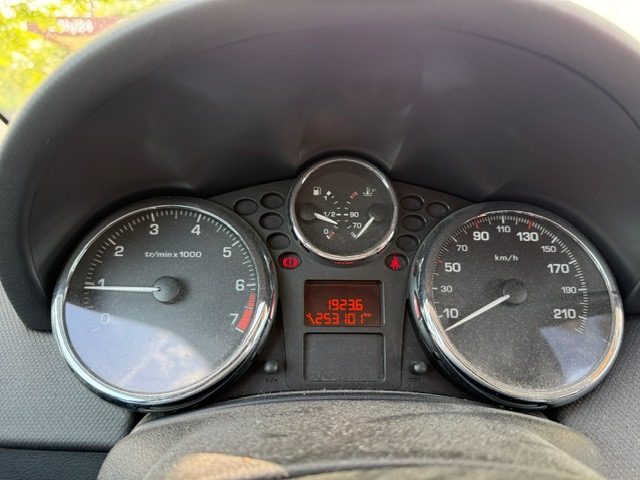 LOT MARCHAND  207 / TWINGO  2001