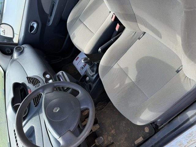 LOT MARCHAND  207 / TWINGO  2001