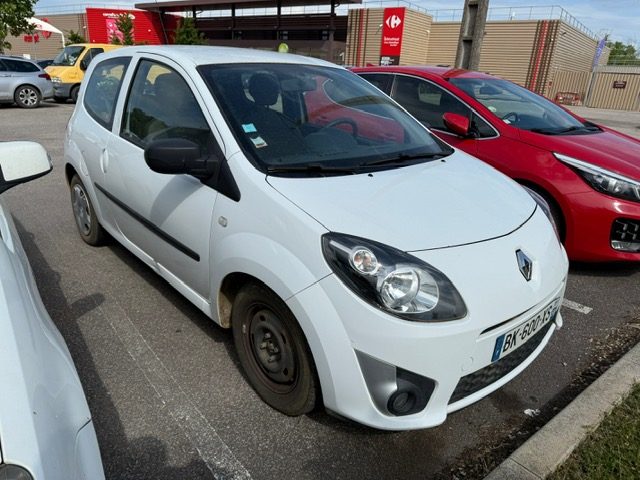 LOT MARCHAND  207 / TWINGO  2001
