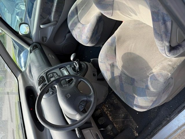 LOT MARCHAND  207 / TWINGO  2001