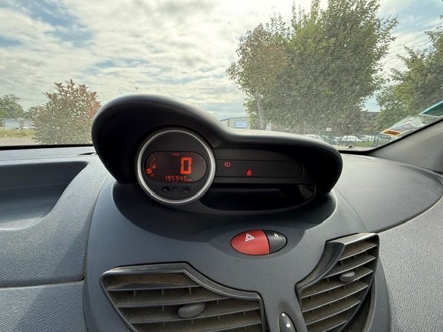 LOT MARCHAND  207 / TWINGO  2001