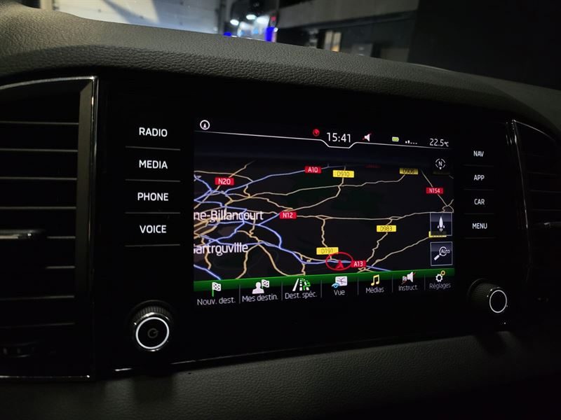 SKODA KAROQ 1.6 TDI 115cv Style DSG7 // APPLE CARPLAY/ANDROID AUTO/CAMERA DE RECUL