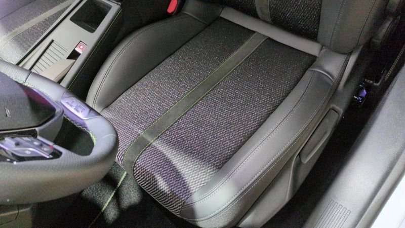 Peugeot 308 Bluehdi 130ch s&s eat8 gt + pack vision 360 and drive assist plus