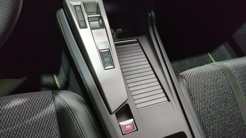 Peugeot 308 Bluehdi 130ch s&s eat8 gt + pack vision 360 and drive assist plus