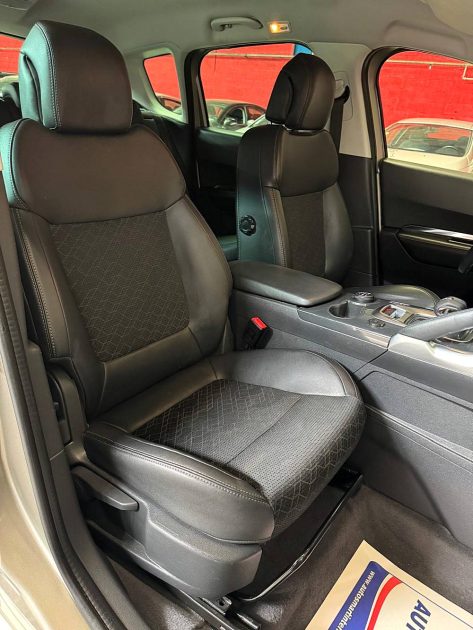 PEUGEOT 3008 2.0 HDi Hybrid4 163CH + 37CH