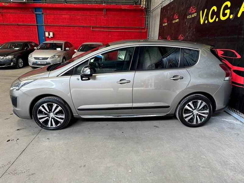 PEUGEOT 3008 2.0 HDi Hybrid4 163CH + 37CH