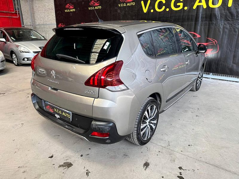 PEUGEOT 3008 2.0 HDi Hybrid4 163CH + 37CH