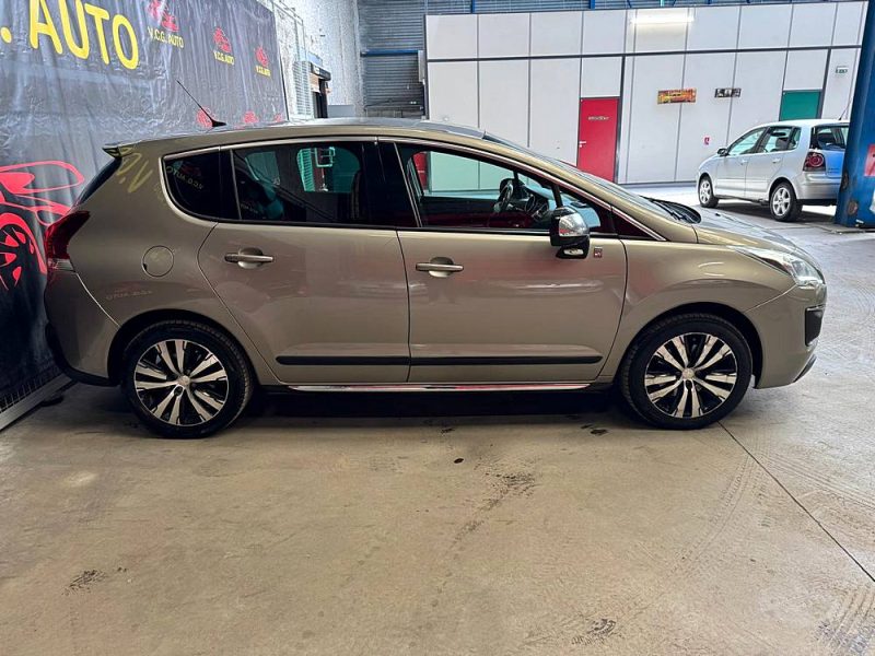 PEUGEOT 3008 2.0 HDi Hybrid4 163CH + 37CH