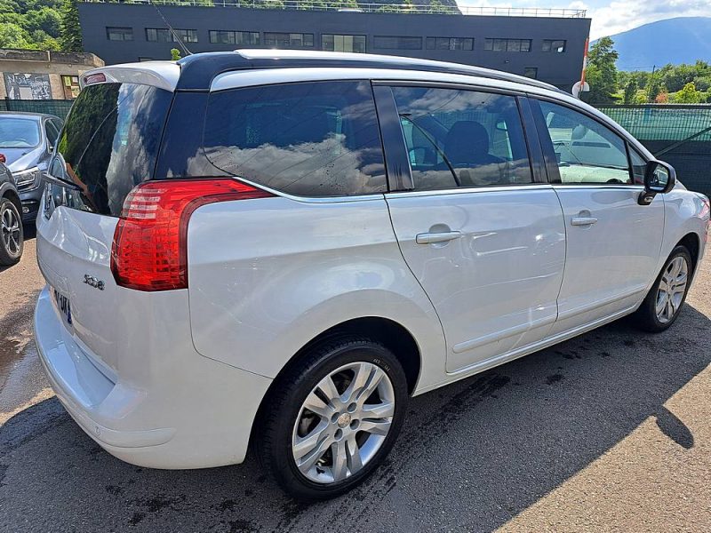 PEUGEOT 5008 1.6 BLUE HDI 120 CV ALLURE 7 PLACES Toit Panoramique ENTRETIEN PEUGEOT
