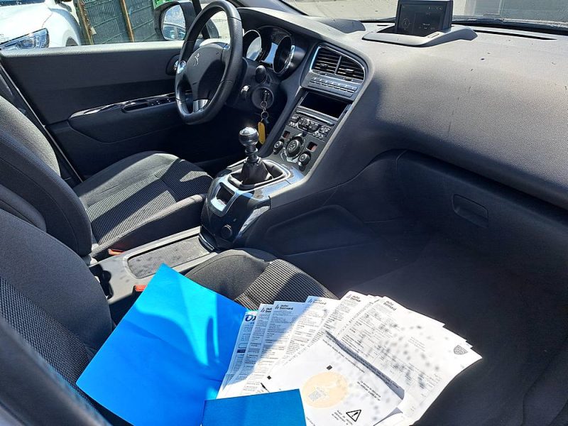 PEUGEOT 5008 1.6 BLUE HDI 120 CV ALLURE 7 PLACES Toit Panoramique ENTRETIEN PEUGEOT