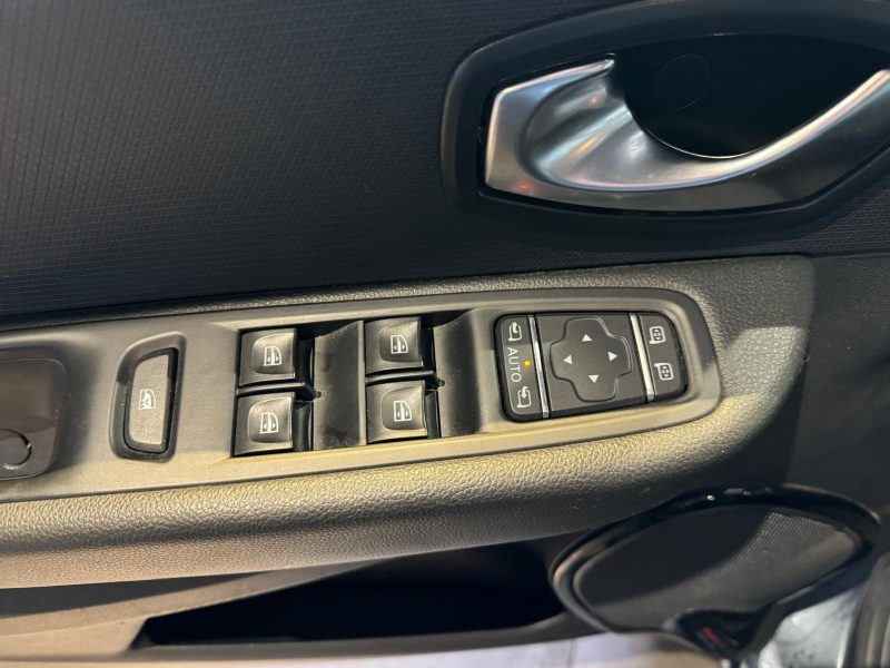 RENAULT  CLIO ESTATE  2019