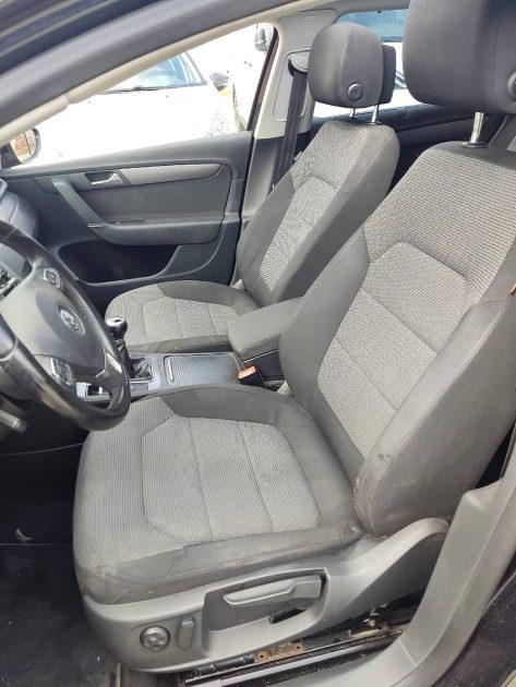 VOLKSWAGEN PASSAT 2011