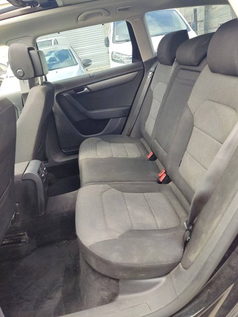 VOLKSWAGEN PASSAT 2011