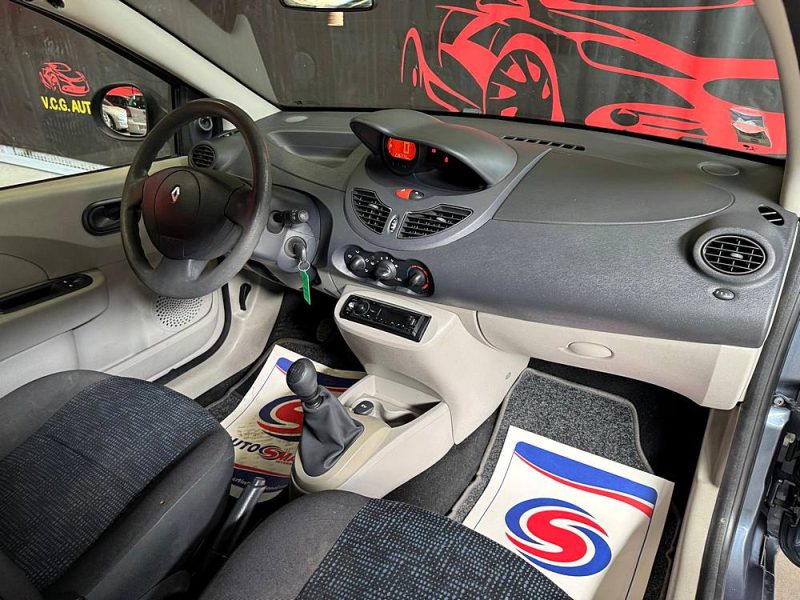 RENAULT TWINGO 1.2i 75 Authentique 